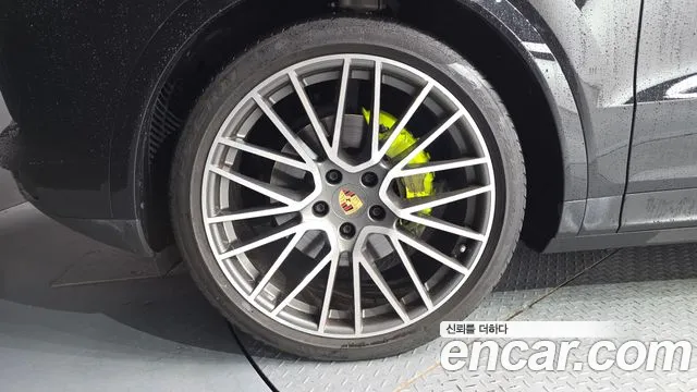 Porsche Cayenne 2023 thumb 4