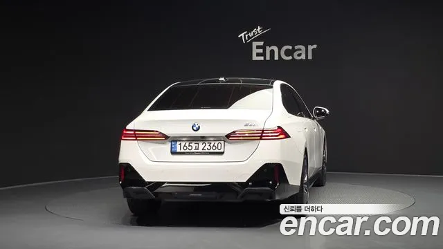 BMW 5 серии 2024 thumb 12