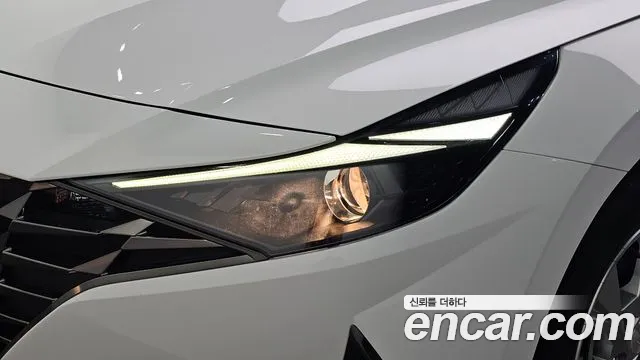 Hyundai Elantra 2022 thumb 9