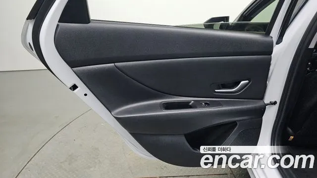 Hyundai Elantra 2022 thumb 3