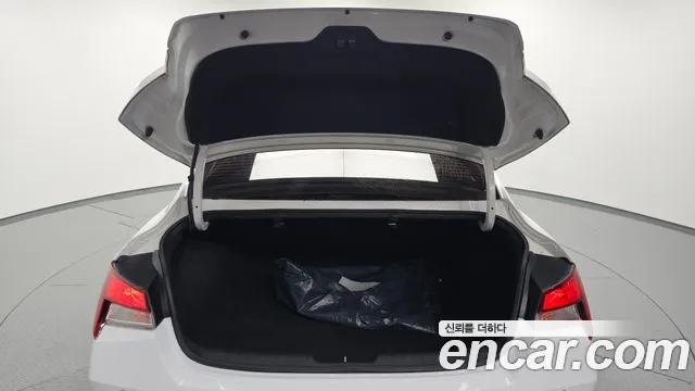 Hyundai Elantra 2022 thumb 10
