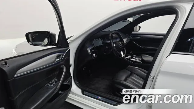 BMW 5 серии 2017 thumb 3