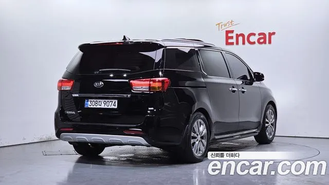 Kia Carnival 2017 thumb 2