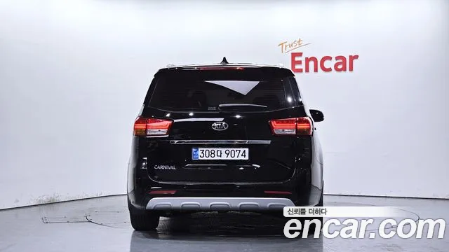 Kia Carnival 2017 thumb 11
