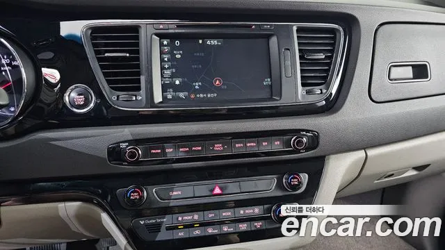 Kia Carnival 2017 thumb 10