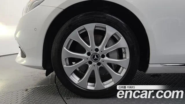 Mercedes-Benz E-Class 2019 thumb 10