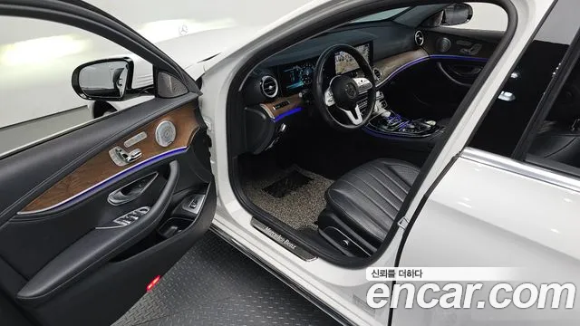 Mercedes-Benz E-Class 2019 thumb 11