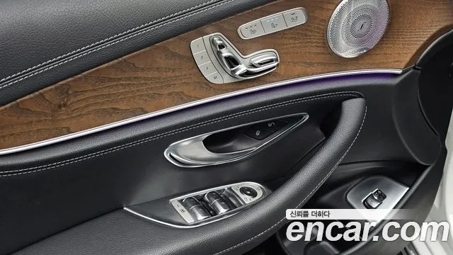 Mercedes-Benz E-Class 2019 thumb 2