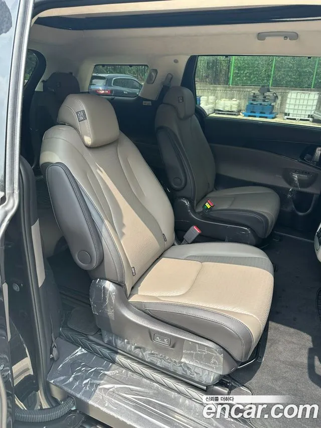Kia Carnival 2023 thumb 10