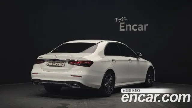 Mercedes-Benz E-Class 2022 thumb 8