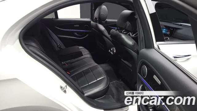 Mercedes-Benz E-Class 2022 thumb 11