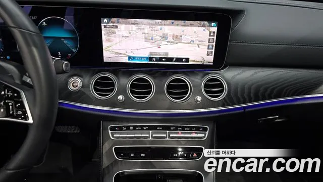 Mercedes-Benz E-Class 2022 thumb 9