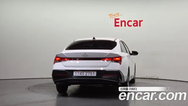 Hyundai Elantra 2023 thumb 3