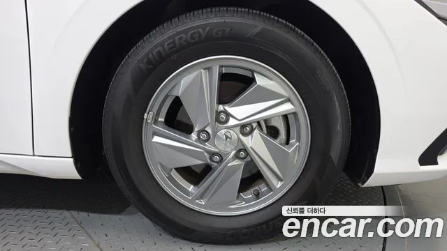 Hyundai Elantra 2023 thumb 2