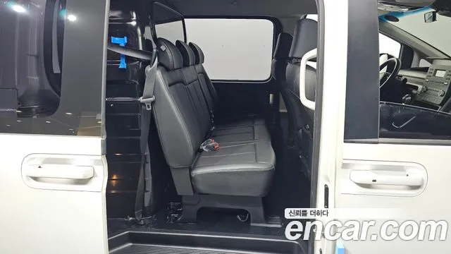 Hyundai Staria 2022 thumb 2