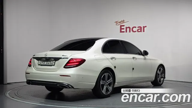 Mercedes-Benz E-Class 2016 thumb 6