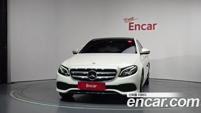 Mercedes-Benz E-Class 2016 thumb 2