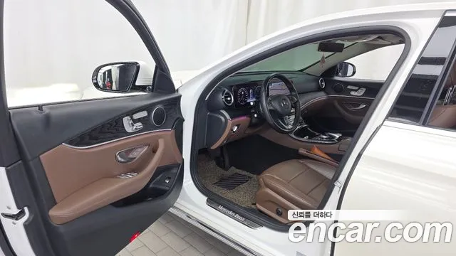 Mercedes-Benz E-Class 2016 thumb 3