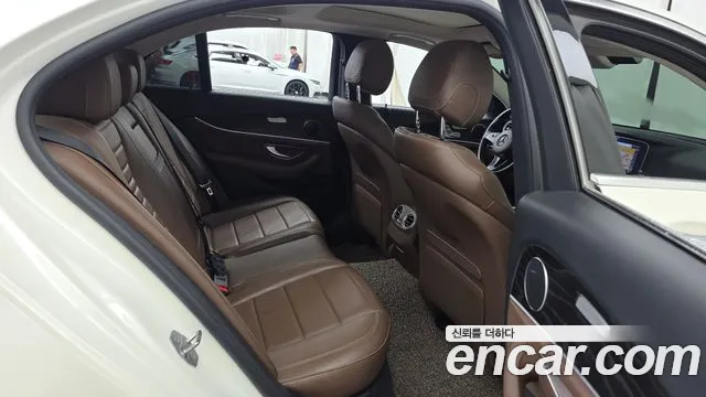 Mercedes-Benz E-Class 2016 thumb 10