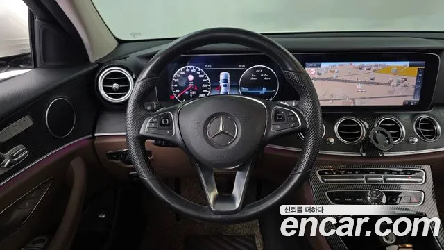Mercedes-Benz E-Class 2016 thumb 8