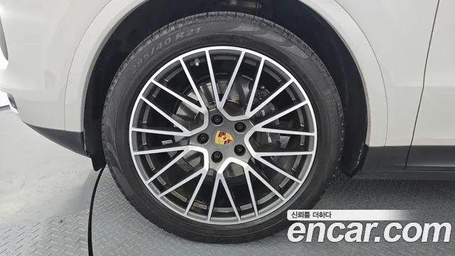 Porsche Cayenne 2021 thumb 2
