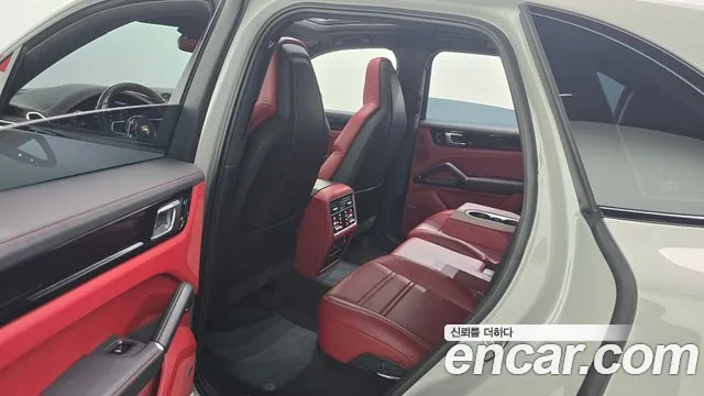 Porsche Cayenne 2021 thumb 7
