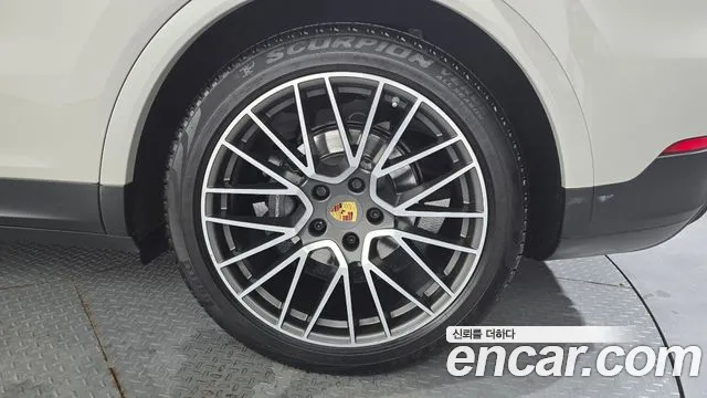 Porsche Cayenne 2021 thumb 4