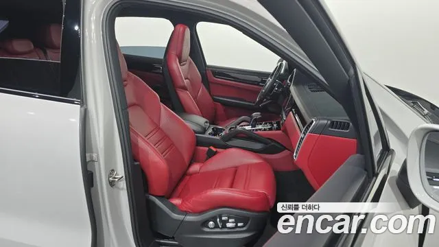 Porsche Cayenne 2021 thumb 12