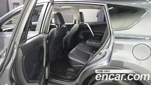 Toyota RAV4 2017 thumb 5