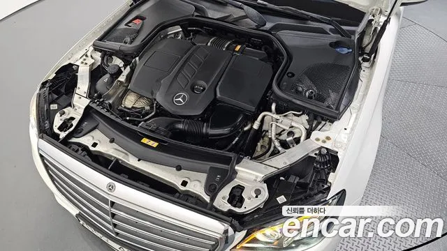 Mercedes-Benz E-Class 2019 thumb 2