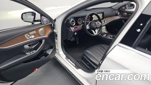 Mercedes-Benz E-Class 2019 thumb 3