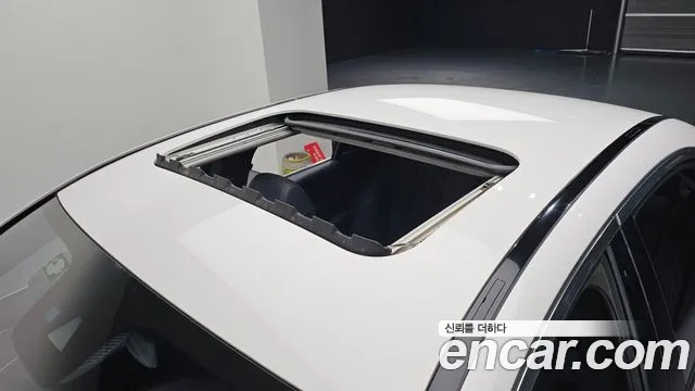 Mercedes-Benz E-Class 2019 thumb 12