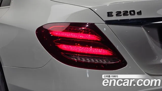Mercedes-Benz E-Class 2019 thumb 8