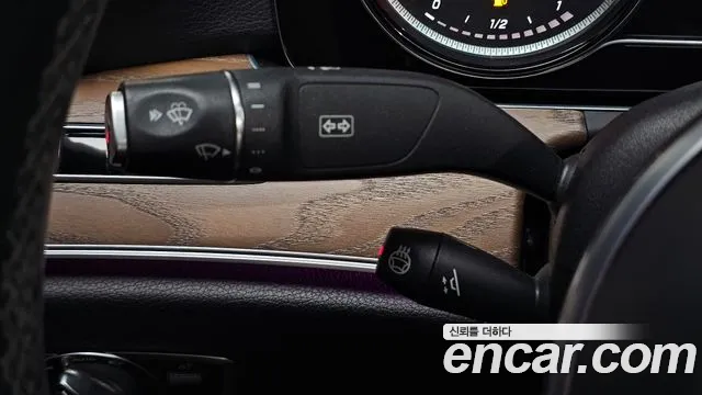 Mercedes-Benz E-Class 2019 thumb 5