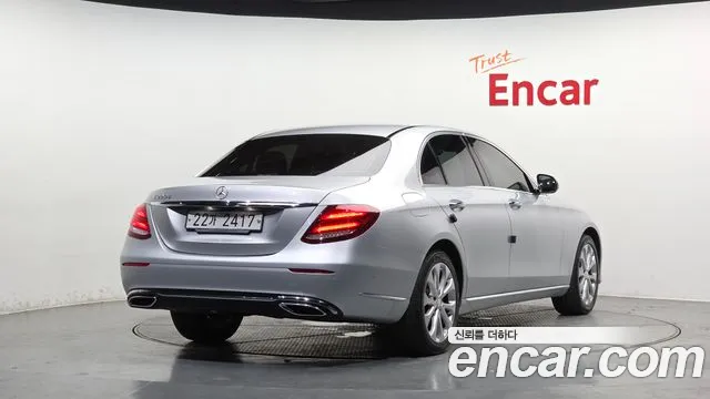 Mercedes-Benz E-Class 2016 thumb 6