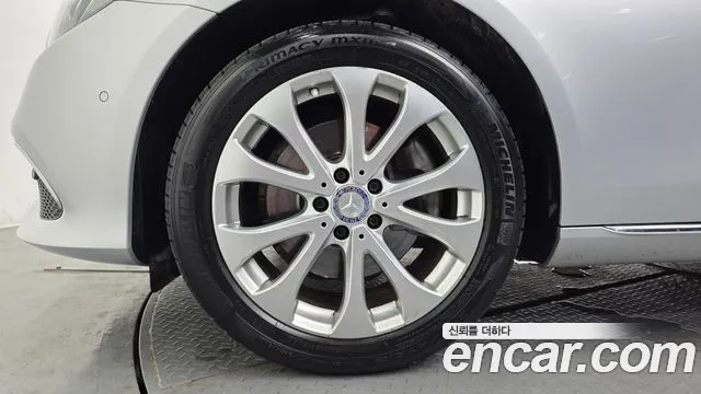 Mercedes-Benz E-Class 2016 thumb 8