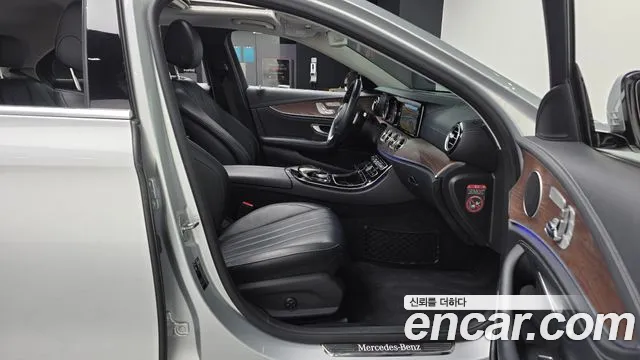 Mercedes-Benz E-Class 2016 thumb 5