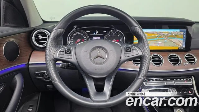 Mercedes-Benz E-Class 2016 thumb 9