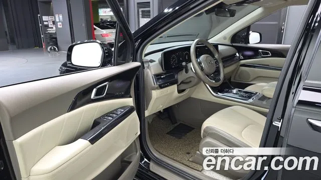 Kia Carnival 2021 thumb 3