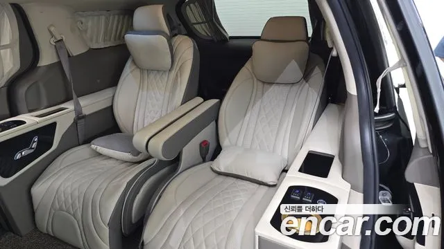 Kia Carnival 2021 thumb 2
