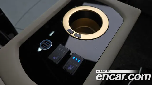 Kia Carnival 2021 thumb 11
