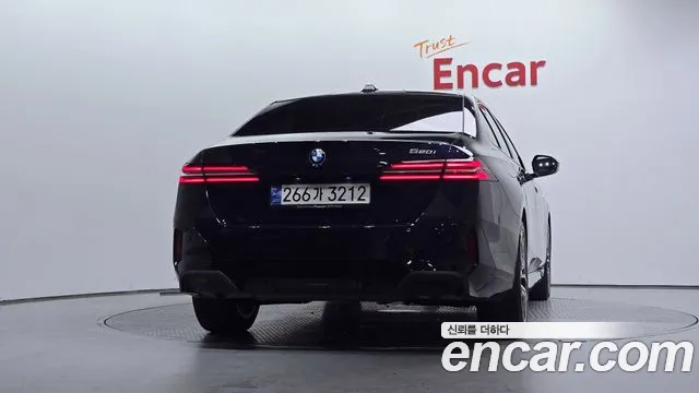 BMW 5 серии 2023 thumb 12