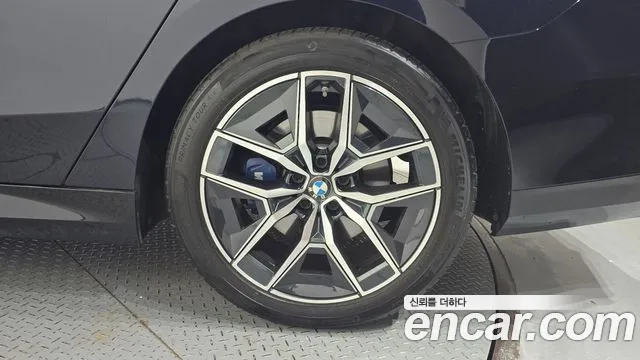 BMW 5 серии 2023 thumb 11