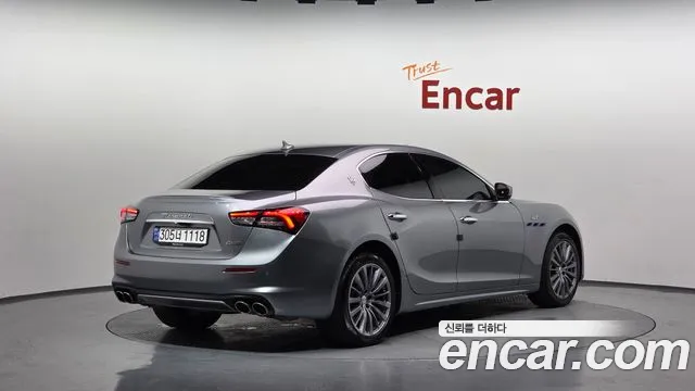 Maserati Ghibli 2022 thumb 11