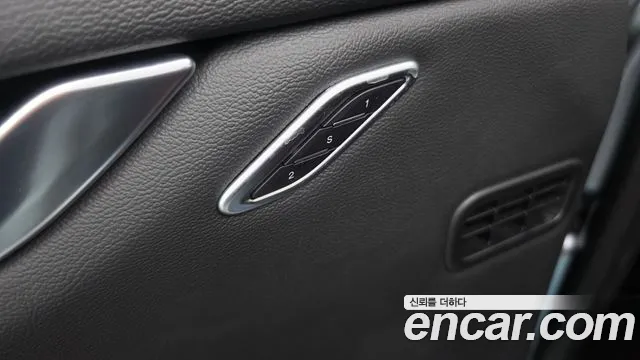 Maserati Ghibli 2022 thumb 4