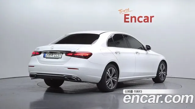 Mercedes-Benz E-Class 2021 thumb 9