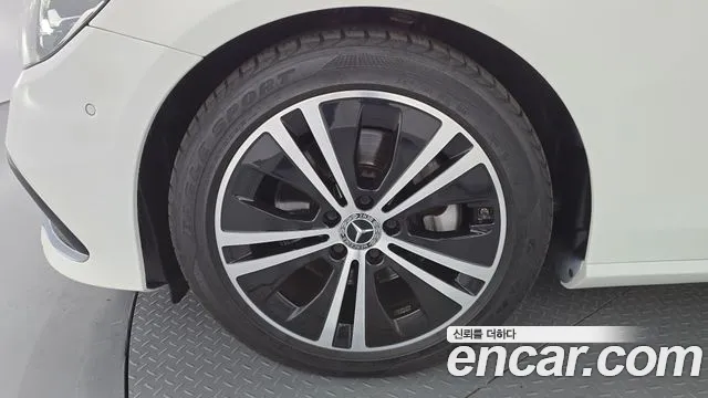 Mercedes-Benz E-Class 2021 thumb 6