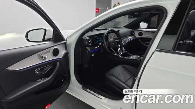Mercedes-Benz E-Class 2021 thumb 11
