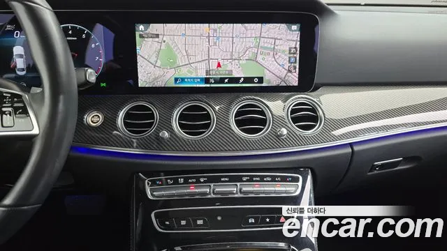 Mercedes-Benz E-Class 2021 thumb 5