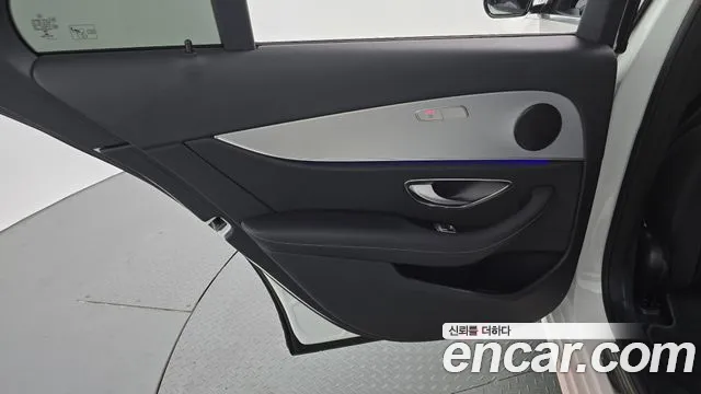 Mercedes-Benz E-Class 2021 thumb 2